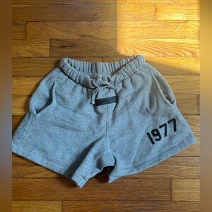 Essentials kids sweatshorts size 6/7